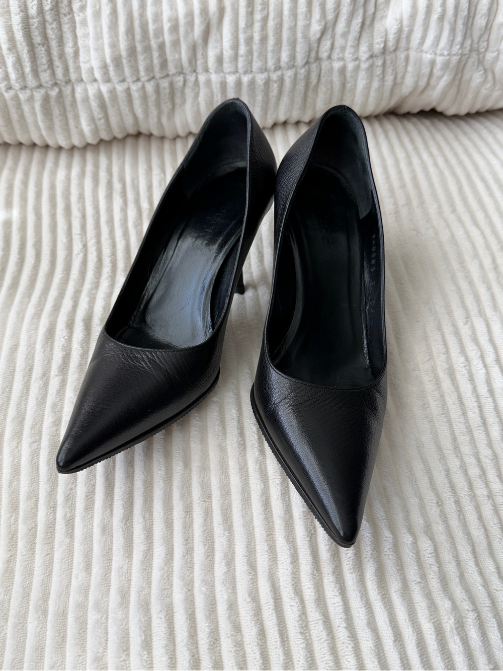 Gucci Black Leather Pointed Toe Pumps